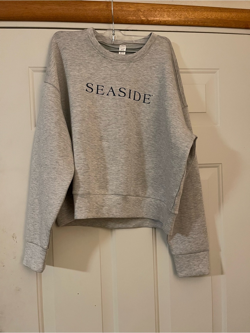SPANX AirEssentials Women’s Gray Crewneck Pullover Sweatshirt Graphic Logo M